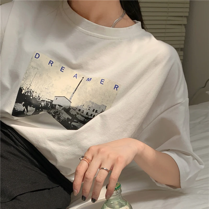 Limiguyue Loose Graphic T Shirt Korean Summer Women White Tees Letters Round Short Sleeve T-shirts Casual Harajuku Tshirt K2593 
Limiguyue Loose Graphic T Shirt Korean Summer Women White Tees Letters Round Short Sleeve T-shirts Casual Harajuku Tshirt K2593