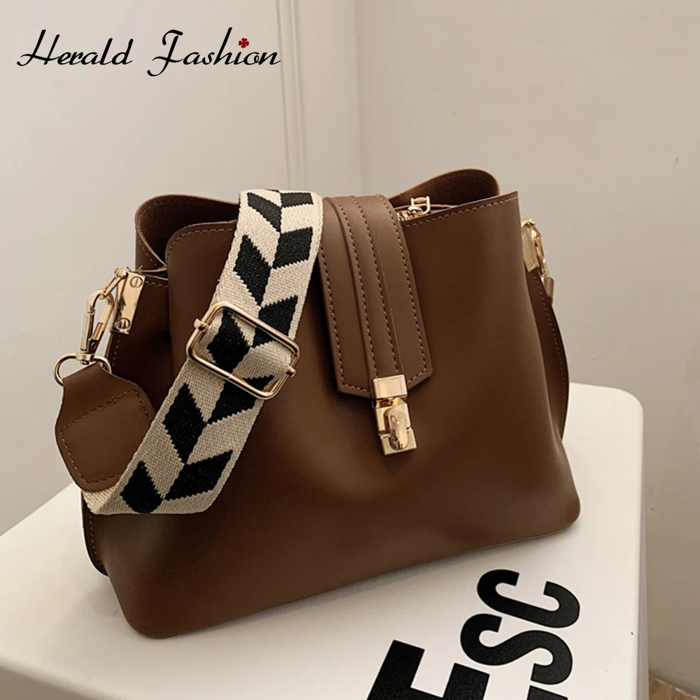 Zipper Women Bucket Shoulder Bag Fashion Casual Female Handbag PU Leather Messenger Crossbody Bag 2021 New Trend Small Bag
Zipper Women Bucket Shoulder Bag Fashion Casual Female Handbag PU Leather Messenger Crossbody Bag 2021 New Trend Small Bag