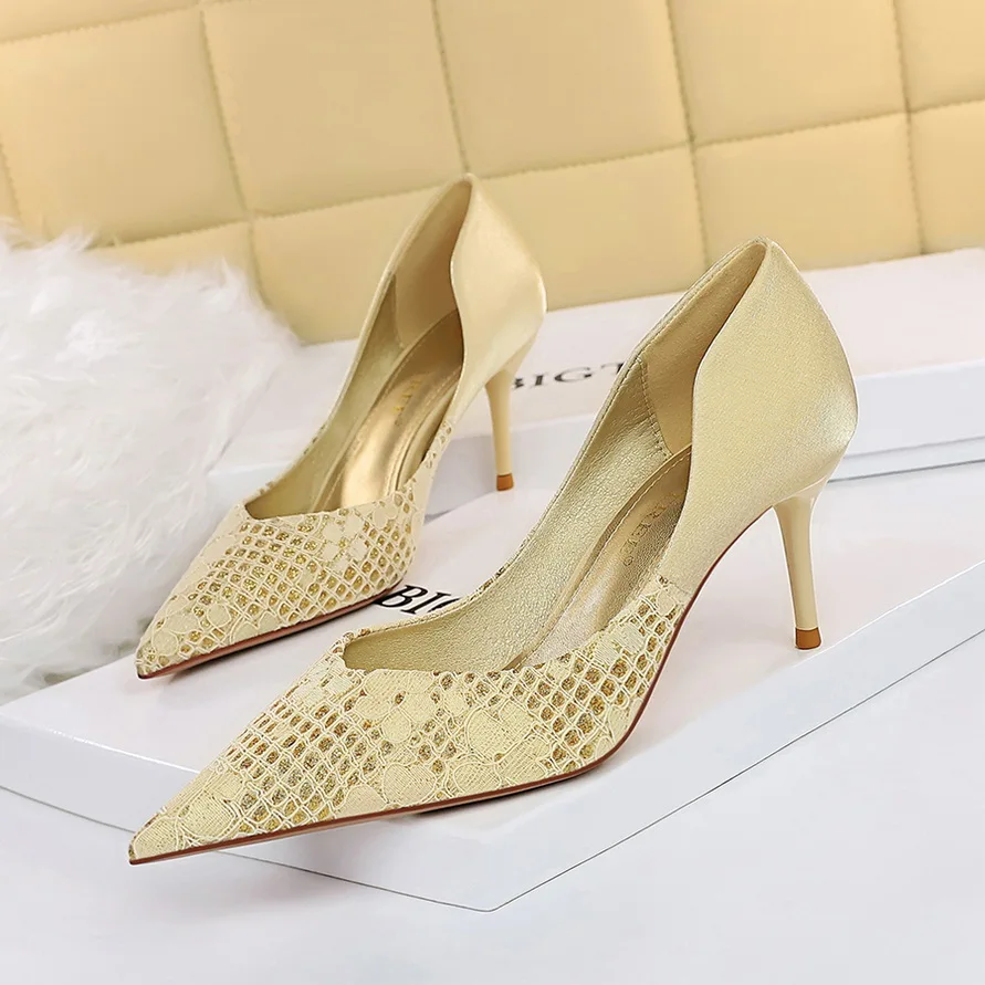 BIGTREE Spring Women Shoes Floral Pumps D'Orsay & Two-Piece TOTEM Pointed Toe Thin Heels Casual Fashion Champagne Size 34-43
BIGTREE Spring Women Shoes Floral Pumps D'Orsay & Two-Piece TOTEM Pointed Toe Thin Heels Casual Fashion Champagne Size 34-43