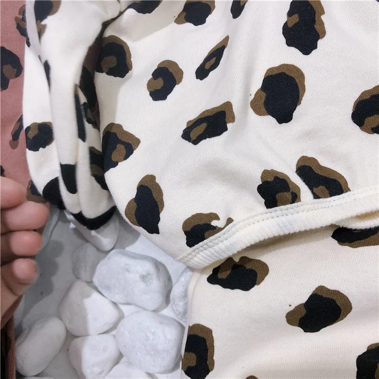 2019 Spring Autumn fashion girls leopard print clothes sets pure cotton long sleeve hoodies+ casual pants 2pcs suits
2019 Spring Autumn fashion girls leopard print clothes sets pure cotton long sleeve hoodies+ casual pants 2pcs suits