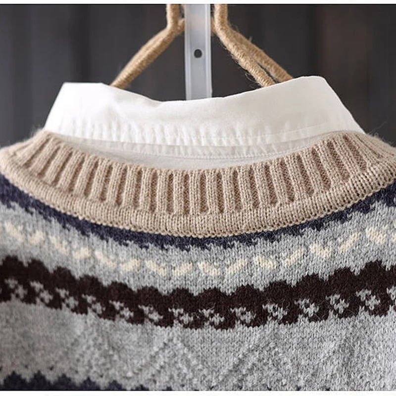 Women's Embroidered Knitted Vest Female V-neck Jacquard Art Retro Loose Casual Shirt 2020 Autumn Winter Sleeveless Pullover 
Women's Embroidered Knitted Vest Female V-neck Jacquard Art Retro Loose Casual Shirt 2020 Autumn Winter Sleeveless Pullover