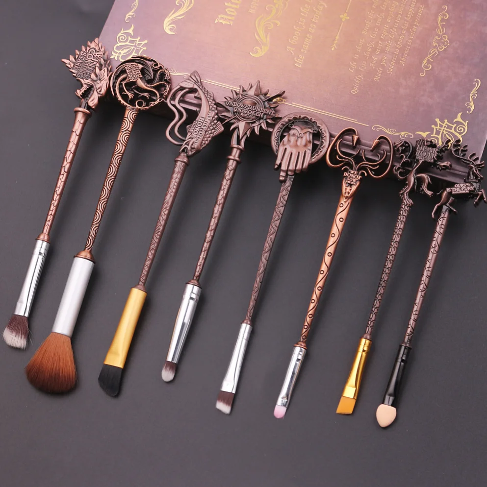 8 Pcs 5 Style Family Crest Shape Makeup Brush Set Film Peripheral Metal Handle Makeup Tool Girl Gift
8 Pcs 5 Style Family Crest Shape Makeup Brush Set Film Peripheral Metal Handle Makeup Tool Girl Gift