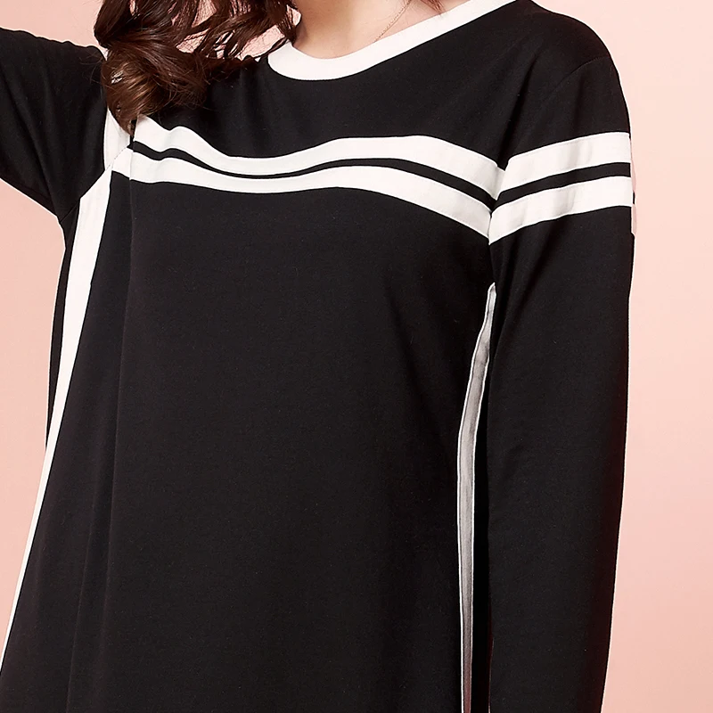 Fashion Loose Black And White Classic Hit Color Long Versatile Sweater Dress With Side Slits
Fashion Loose Black And White Classic Hit Color Long Versatile Sweater Dress With Side Slits