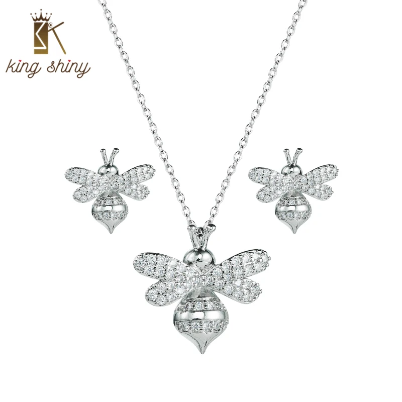 Ювелирный Комплект из колье и серёг, с фианитом
Ювелирный Комплект из колье и серёг, с фианитом