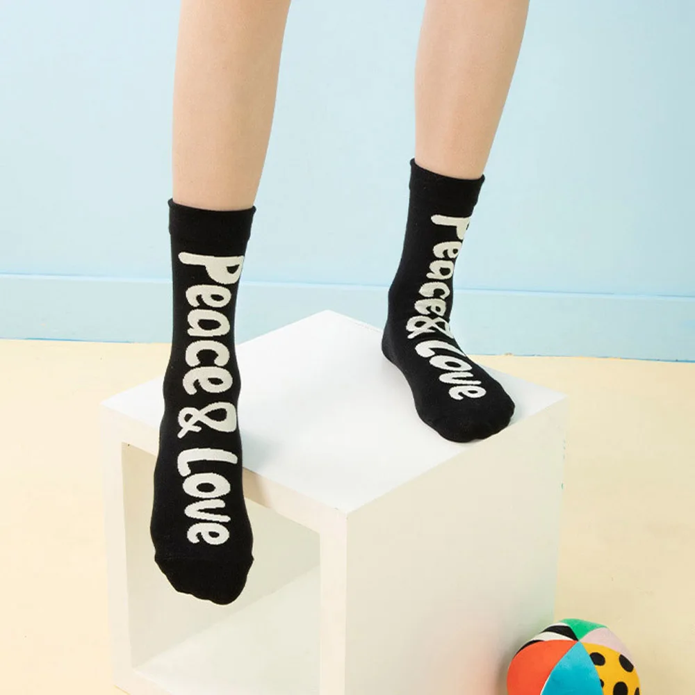 Fashion Breathable Men Multifunction Candy Color Street Wear Letter Slogan Couple Hosiery Letter Socks Sports Socks
Fashion Breathable Men Multifunction Candy Color Street Wear Letter Slogan Couple Hosiery Letter Socks Sports Socks