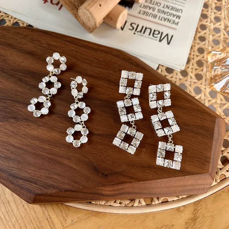 dainty shinning Zirconia clear Opals Long Tassel pendant Earring for Women ladies Geometric floral Hollow Earring accessories
dainty shinning Zirconia clear Opals Long Tassel pendant Earring for Women ladies Geometric floral Hollow Earring accessories