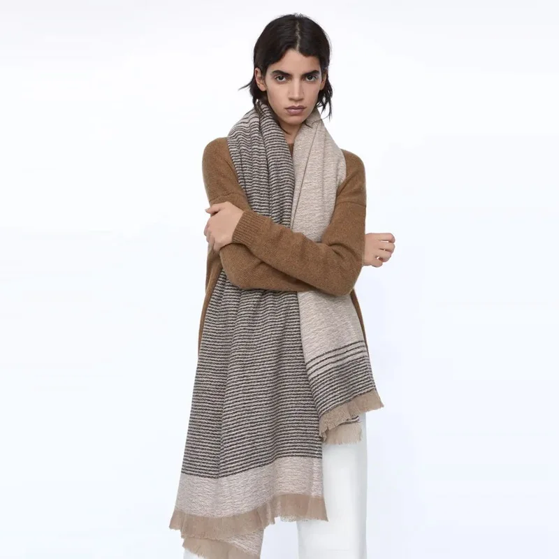 2020 new soft touch laminated decorative stripe thin women's scarf Za home autumn winter warm dual purpose shawl thickened scarf
2020 new soft touch laminated decorative stripe thin women's scarf Za home autumn winter warm dual purpose shawl thickened scarf