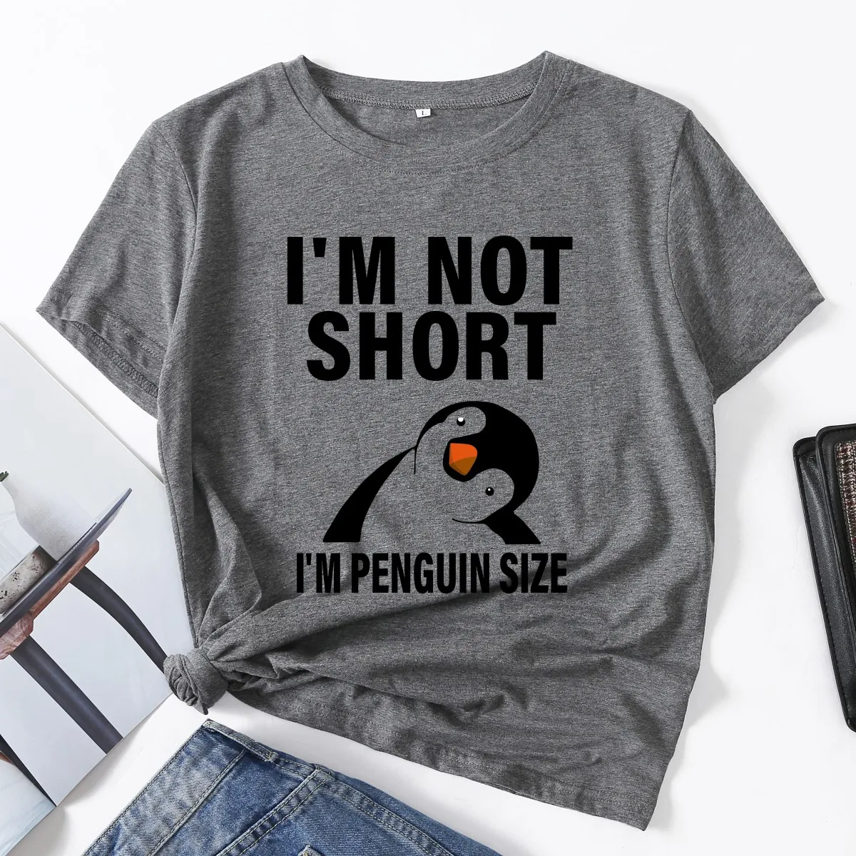 Женская футболка из женские летние топы хлопка с рисунком I'm Not Short I'm Penguin, футболка с короткими рукавами, женская футболка
Женская футболка из женские летние топы хлопка с рисунком I'm Not Short I'm Penguin, футболка с короткими рукавами, женская футболка