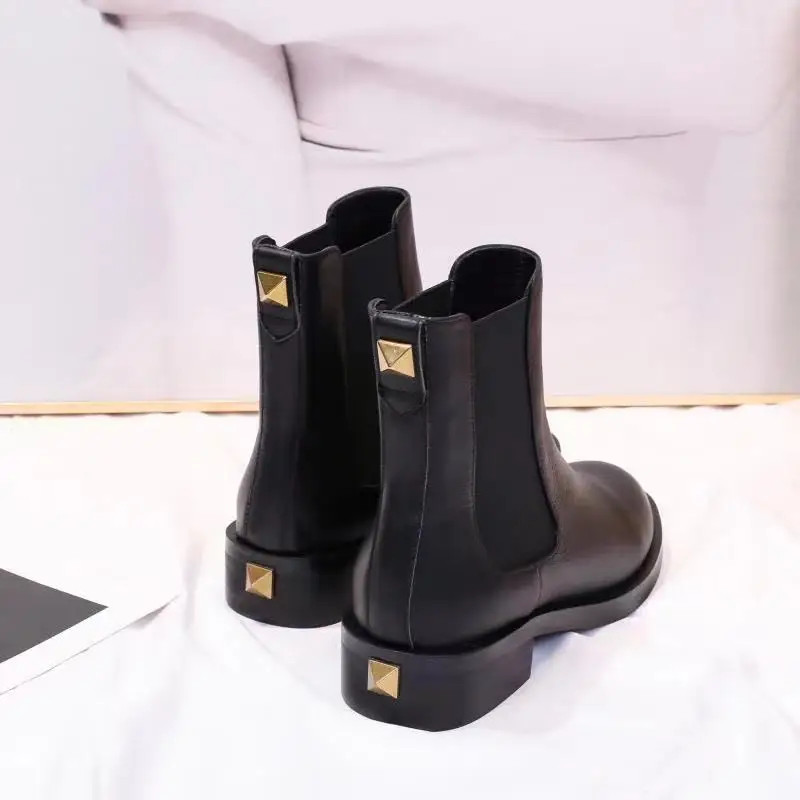 Autumn New Martin Boots For Women Platform Round Toe Zipper Designer Shoes Low Heels Black Real Genuine Leather Zapatos De Mujer
Autumn New Martin Boots For Women Platform Round Toe Zipper Designer Shoes Low Heels Black Real Genuine Leather Zapatos De Mujer