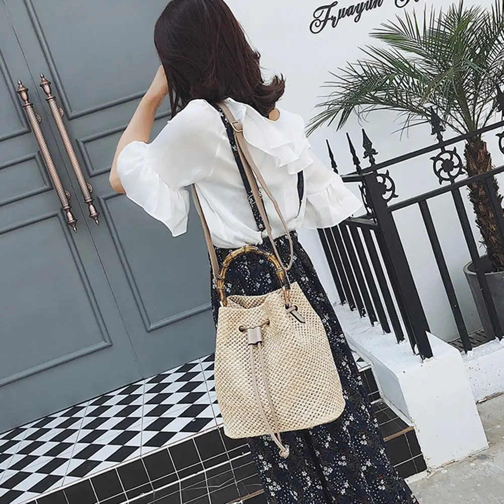 Women Straw Shoulder Bag Fashion Designer Bamboo Handbag Bucket-shaped Woven Pack Casual Hand Bags Storage For Women 2020 New H
Women Straw Shoulder Bag Fashion Designer Bamboo Handbag Bucket-shaped Woven Pack Casual Hand Bags Storage For Women 2020 New H