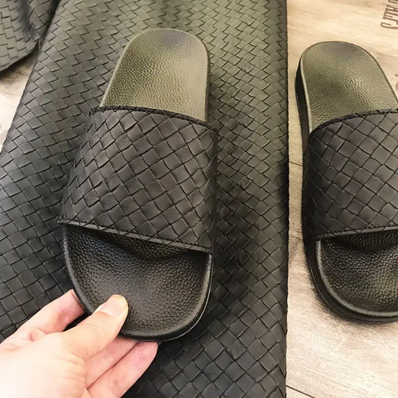 Men slippers summer fashion outer wear 2021 new fashion men slippers outdoor non-slip beach flip flops women slippers shoes
Men slippers summer fashion outer wear 2021 new fashion men slippers outdoor non-slip beach flip flops women slippers shoes