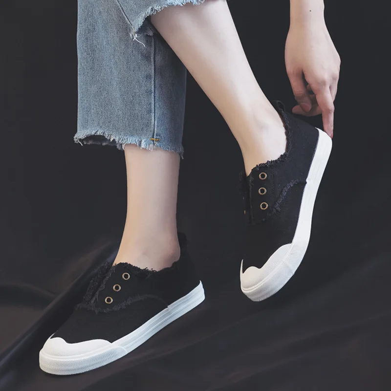 Slip on Canvas Shoes for Women Flats Casuales Sport Shoes Women Loafers Comfy Korean Fashion Shoes Woman Black White Sneakers
Slip on Canvas Shoes for Women Flats Casuales Sport Shoes Women Loafers Comfy Korean Fashion Shoes Woman Black White Sneakers