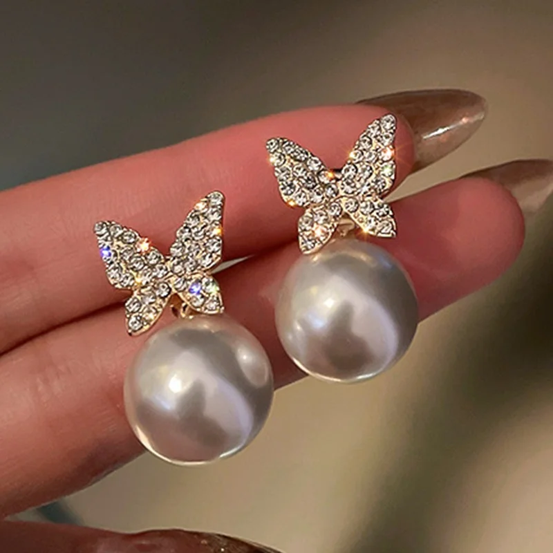 Exquisite Elegant Crystal Butterfly Pearl Stud Earring For Women Girls Tender Temperamental Earring Jewelry Engagement Party
Exquisite Elegant Crystal Butterfly Pearl Stud Earring For Women Girls Tender Temperamental Earring Jewelry Engagement Party