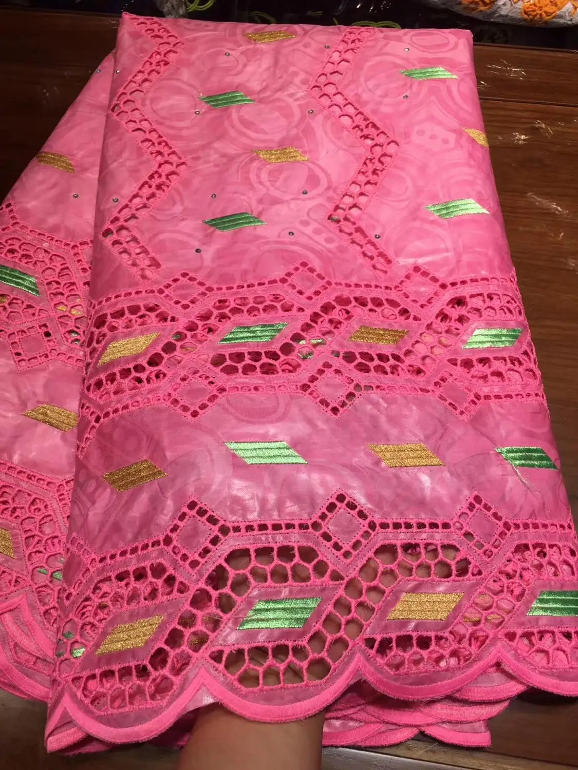 New Hollow Out Arrival African Bazin Riche Lace Fabric Hole Design Nigerian Bazin Cotton Lace Fabric With Stone For Wedding Sew
New Hollow Out Arrival African Bazin Riche Lace Fabric Hole Design Nigerian Bazin Cotton Lace Fabric With Stone For Wedding Sew