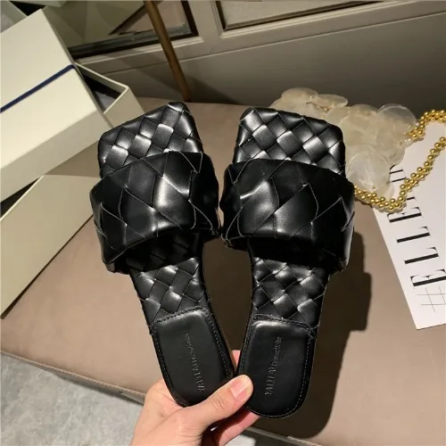 Shoes Woman 2021 Low Slippers Flat Pantofle Luxury Slides New Designer Basic Fabric Rome Hoof Heels PU Rubber Female Shoes Slipp
Shoes Woman 2021 Low Slippers Flat Pantofle Luxury Slides New Designer Basic Fabric Rome Hoof Heels PU Rubber Female Shoes Slipp