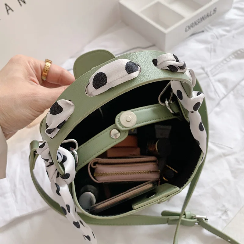 Simple Solid Colour Bucket Bag for Women Ribbon Design Crossbody Shoulder Bags 2021 New Texture Korean Handbags Female Casual
Simple Solid Colour Bucket Bag for Women Ribbon Design Crossbody Shoulder Bags 2021 New Texture Korean Handbags Female Casual