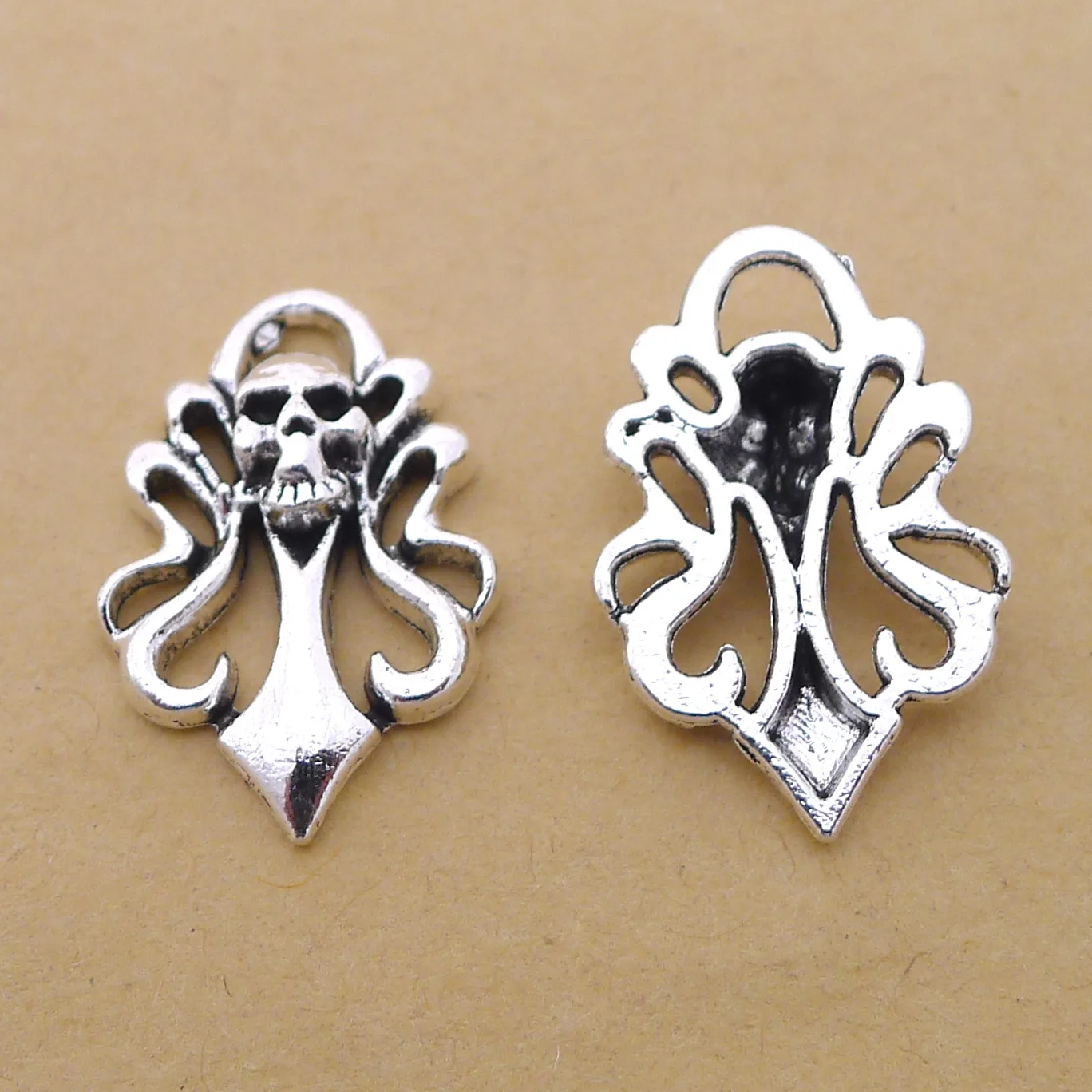 Charm for making jewelry 5pcs 26x17mm antique silver color Skull charms
Charm for making jewelry 5pcs 26x17mm antique silver color Skull charms