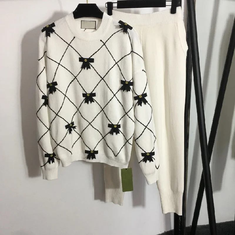 2021luxurydesign fashion embroidery bow rhombic Plaid long sleeve women's Pullover Sweater + elastic waist Leggings casual pants
2021luxurydesign fashion embroidery bow rhombic Plaid long sleeve women's Pullover Sweater + elastic waist Leggings casual pants