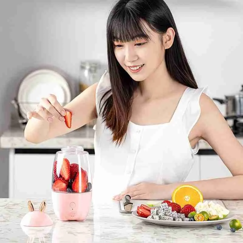 Mini Electric Portable Juicer Multifunctional Electric Household Mixing Cup Usb Rechargeable Juicer Cup Fruit Blender Mixer
Mini Electric Portable Juicer Multifunctional Electric Household Mixing Cup Usb Rechargeable Juicer Cup Fruit Blender Mixer