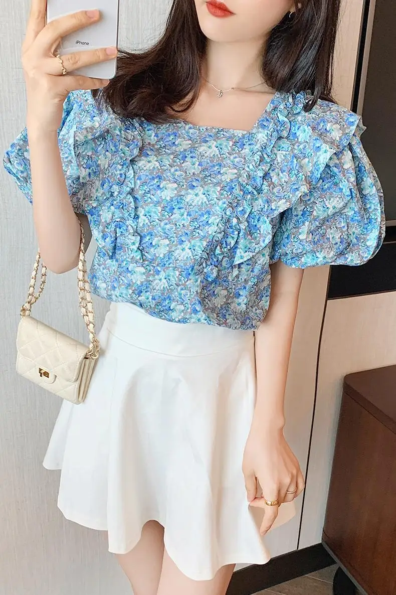 2021 Summer Puff Sleeve French Style Blouse Women Elegant Square Collar Blue Floral Shirt Female Fashion Ruffle Tops
2021 Summer Puff Sleeve French Style Blouse Women Elegant Square Collar Blue Floral Shirt Female Fashion Ruffle Tops