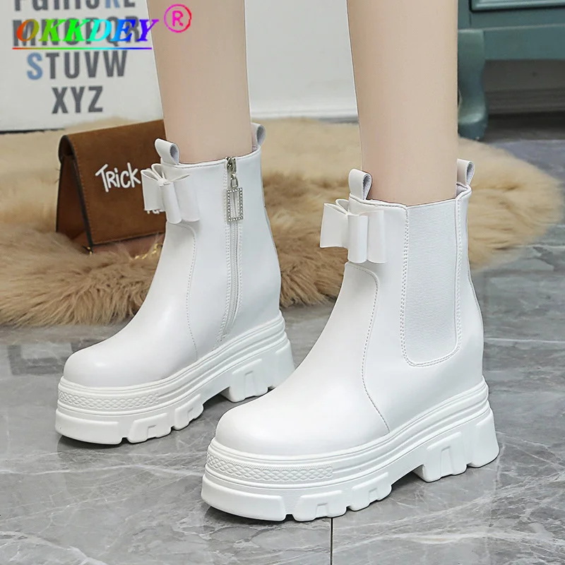 2022 New Winter Warm Velvet Platform Boots Chelsea Boots Fashion Round Ankle Boots Women's Leather Black and White Martin Boots
2022 New Winter Warm Velvet Platform Boots Chelsea Boots Fashion Round Ankle Boots Women's Leather Black and White Martin Boots
