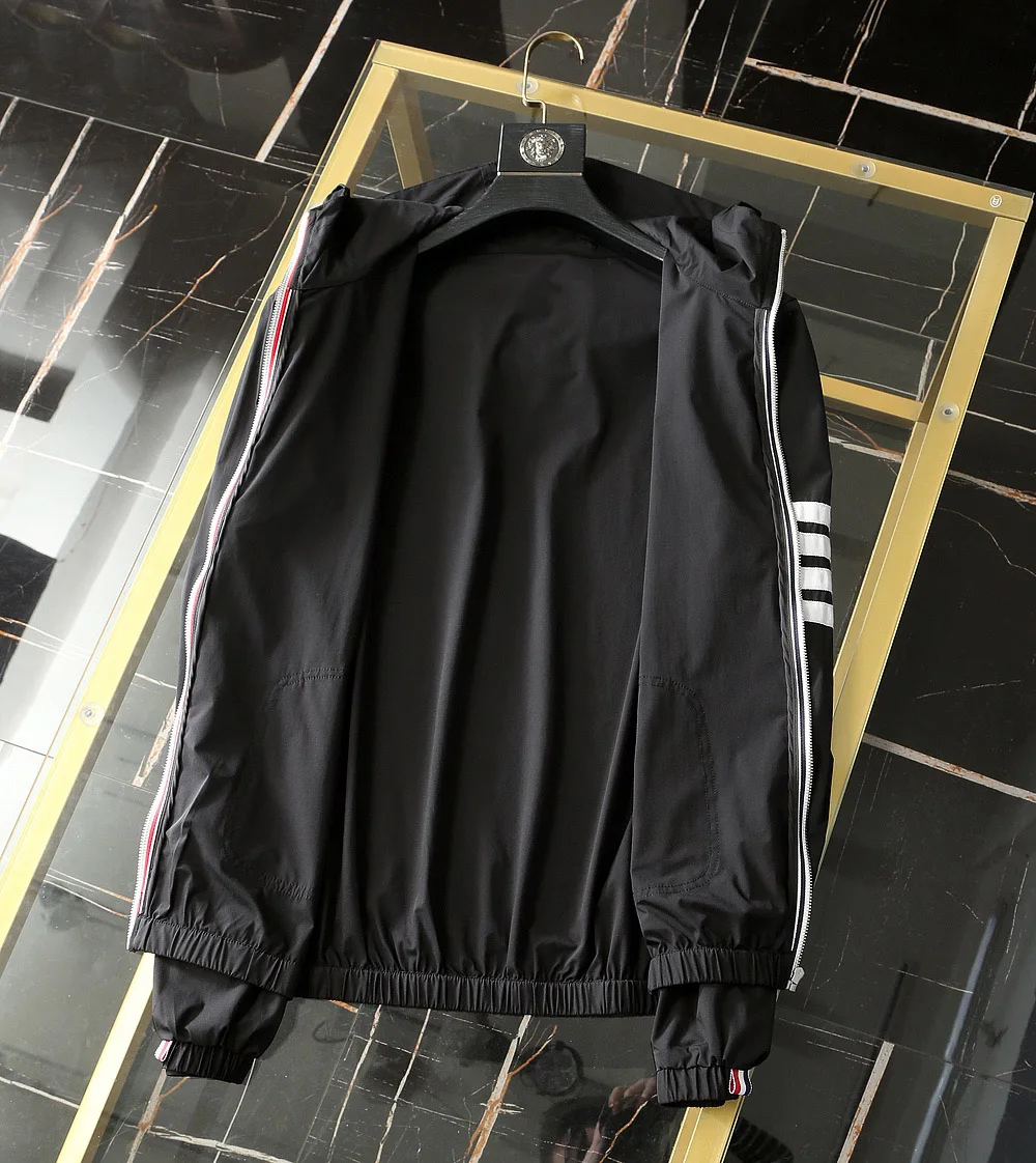 Men's Spring And Summer Hooded Jacket Thin Sun Protection Jacket Casual Outdoor Zipper Cardigan Solid Color Wild High Quality
Men's Spring And Summer Hooded Jacket Thin Sun Protection Jacket Casual Outdoor Zipper Cardigan Solid Color Wild High Quality