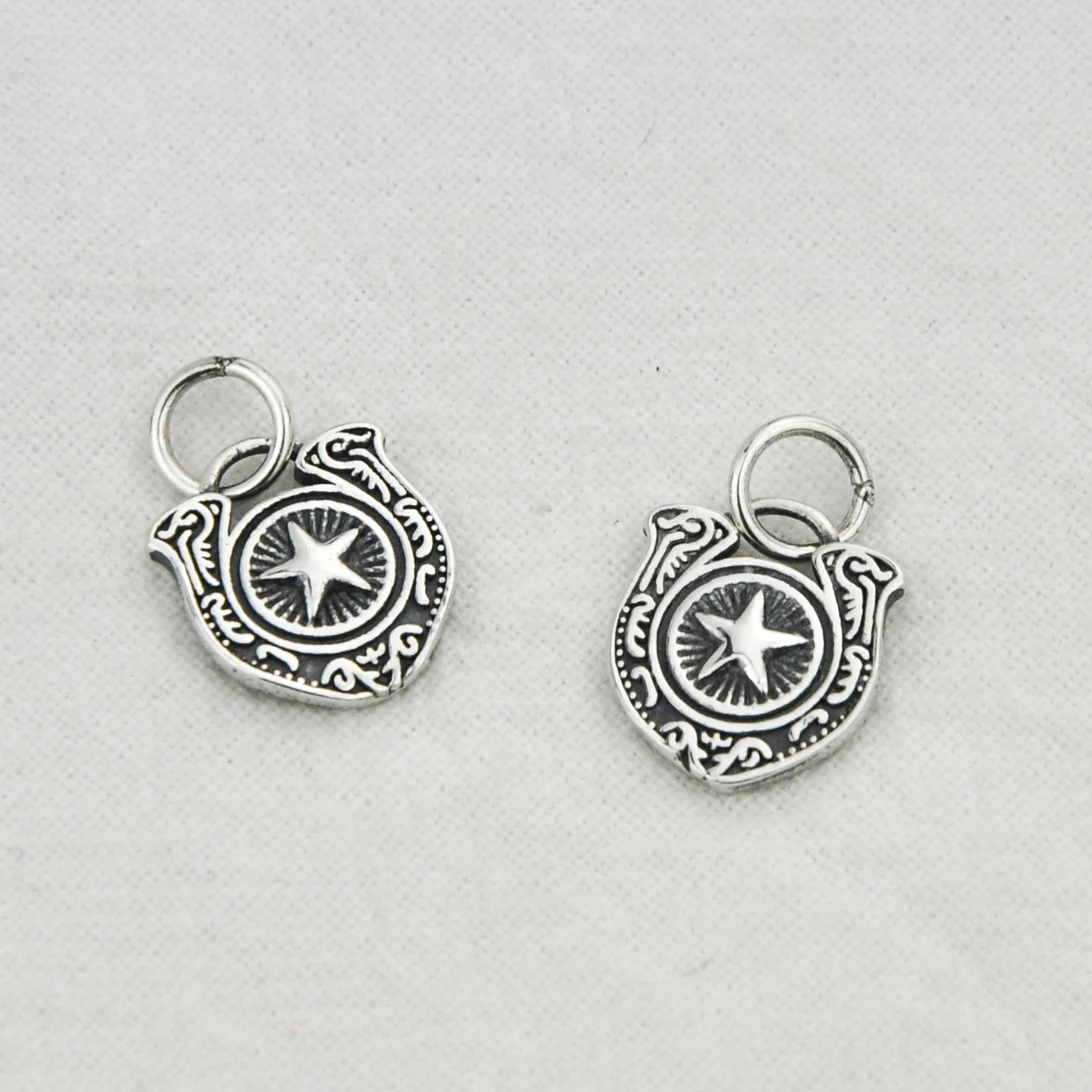 Japanese Korean New Style S925 Fine Silver DIY Pendant Parts Retro Thai Silver Five-pointed Star Shield Pendant Women's
Japanese Korean New Style S925 Fine Silver DIY Pendant Parts Retro Thai Silver Five-pointed Star Shield Pendant Women's