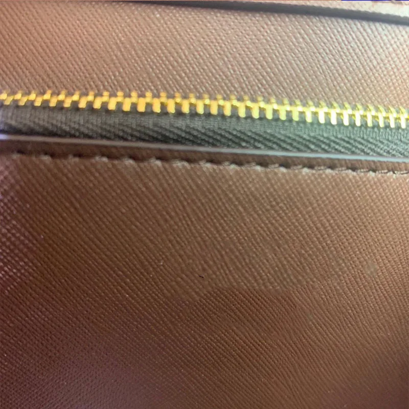 2021 High-end Luxury Brand Postman Bag With Stylish Gold Nail Flap Magnetic Suction Open And Close Is Perfect
2021 High-end Luxury Brand Postman Bag With Stylish Gold Nail Flap Magnetic Suction Open And Close Is Perfect