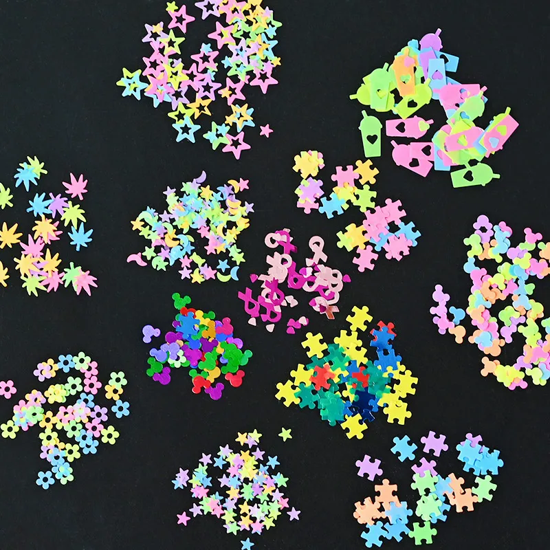 5g/Bag Irregular Shape(Leaf/Moon/Flower/Five-Pointed Hollow Star) Fluorescent Nail Art Flakes Polish Manicure DIY Nail Sequins
5g/Bag Irregular Shape(Leaf/Moon/Flower/Five-Pointed Hollow Star) Fluorescent Nail Art Flakes Polish Manicure DIY Nail Sequins