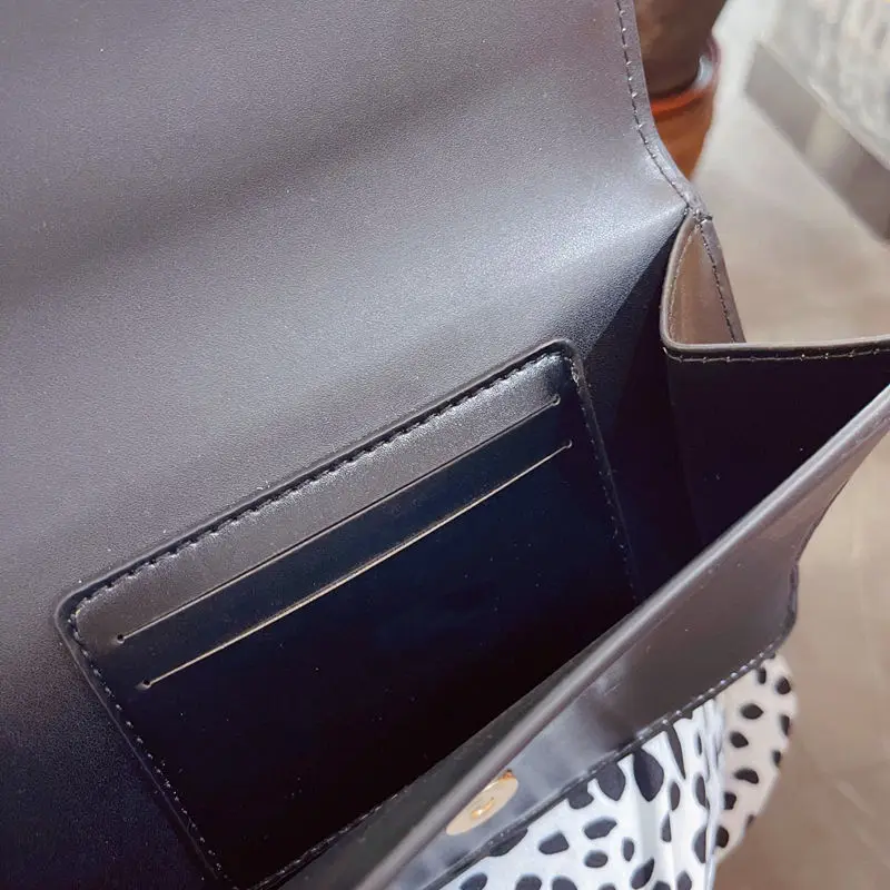 115646 New fashion ladies' bags, trendy all-match ladies' messenger mini bags crossbody bags purse mini bag
115646 New fashion ladies' bags, trendy all-match ladies' messenger mini bags crossbody bags purse mini bag