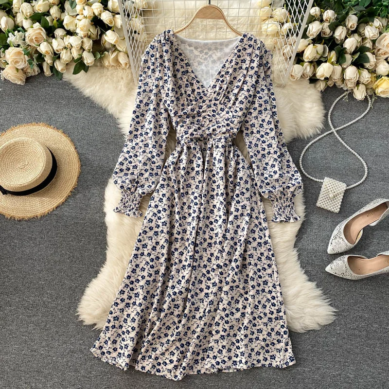 Spring And Autumn Women's Floral Holiday Travel Shooting V-Neck Waist Slimming Retro Dress Trend
Spring And Autumn Women's Floral Holiday Travel Shooting V-Neck Waist Slimming Retro Dress Trend