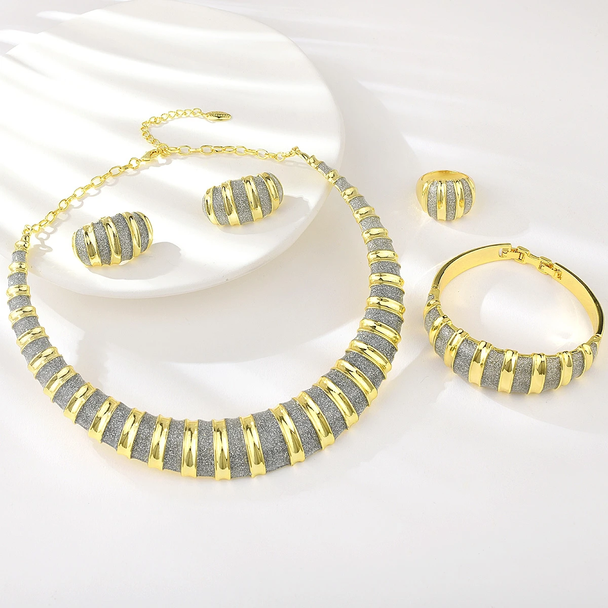 Viennois Bridal Jewelry Sets Wedding Indian Dubai Gold Choker Necklace Earrings Ring Bangle African Jewelry Set for Women
Viennois Bridal Jewelry Sets Wedding Indian Dubai Gold Choker Necklace Earrings Ring Bangle African Jewelry Set for Women