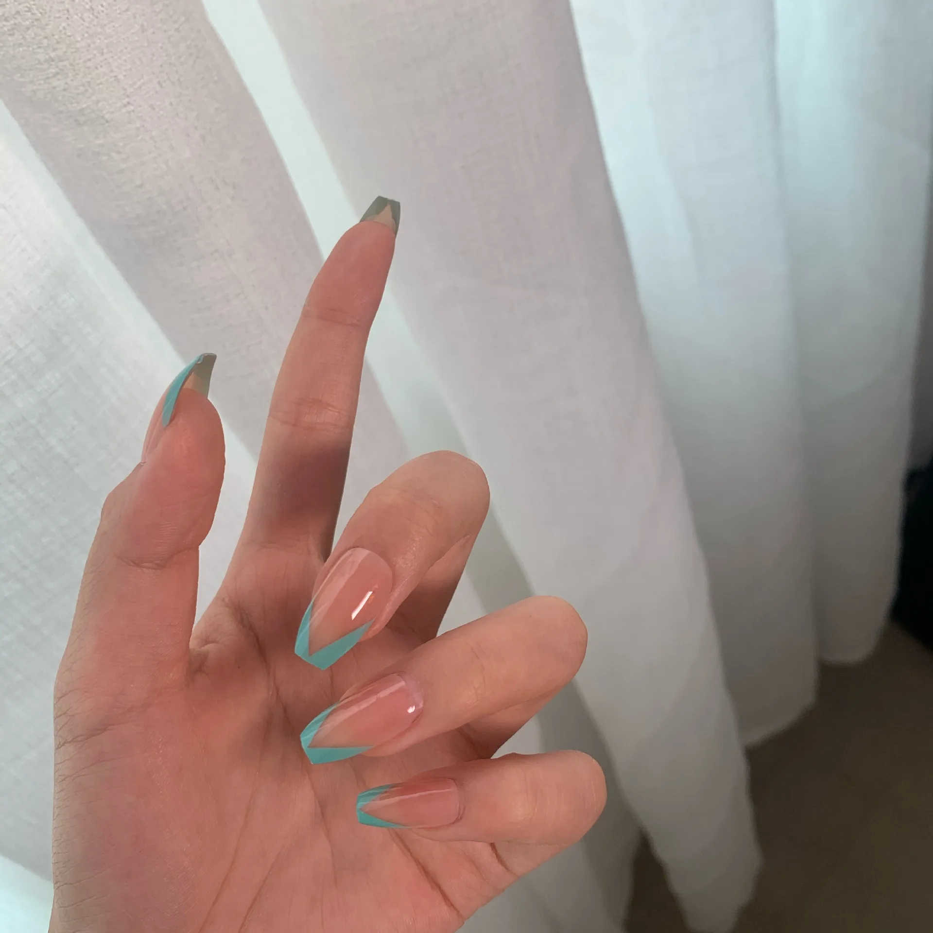 French Fake Nails 24pcs/Set Oblique Lake Blue Green Full CoverNail Decoration Elegant Nail Design Stylish Nail Charm
French Fake Nails 24pcs/Set Oblique Lake Blue Green Full CoverNail Decoration Elegant Nail Design Stylish Nail Charm