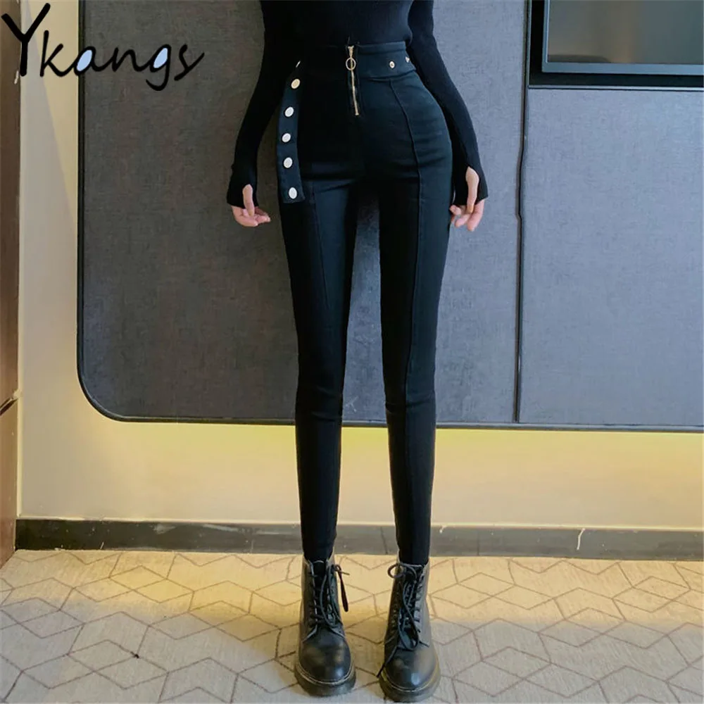 Джинсы-карандаш женские с металлическими пуговицами, облегающие брюки из денима на молнии, с завышенной талией, Готическая уличная одежда, ...
Джинсы-карандаш женские с металлическими пуговицами, облегающие брюки из денима на молнии, с завышенной талией, Готическая уличная одежда, ...