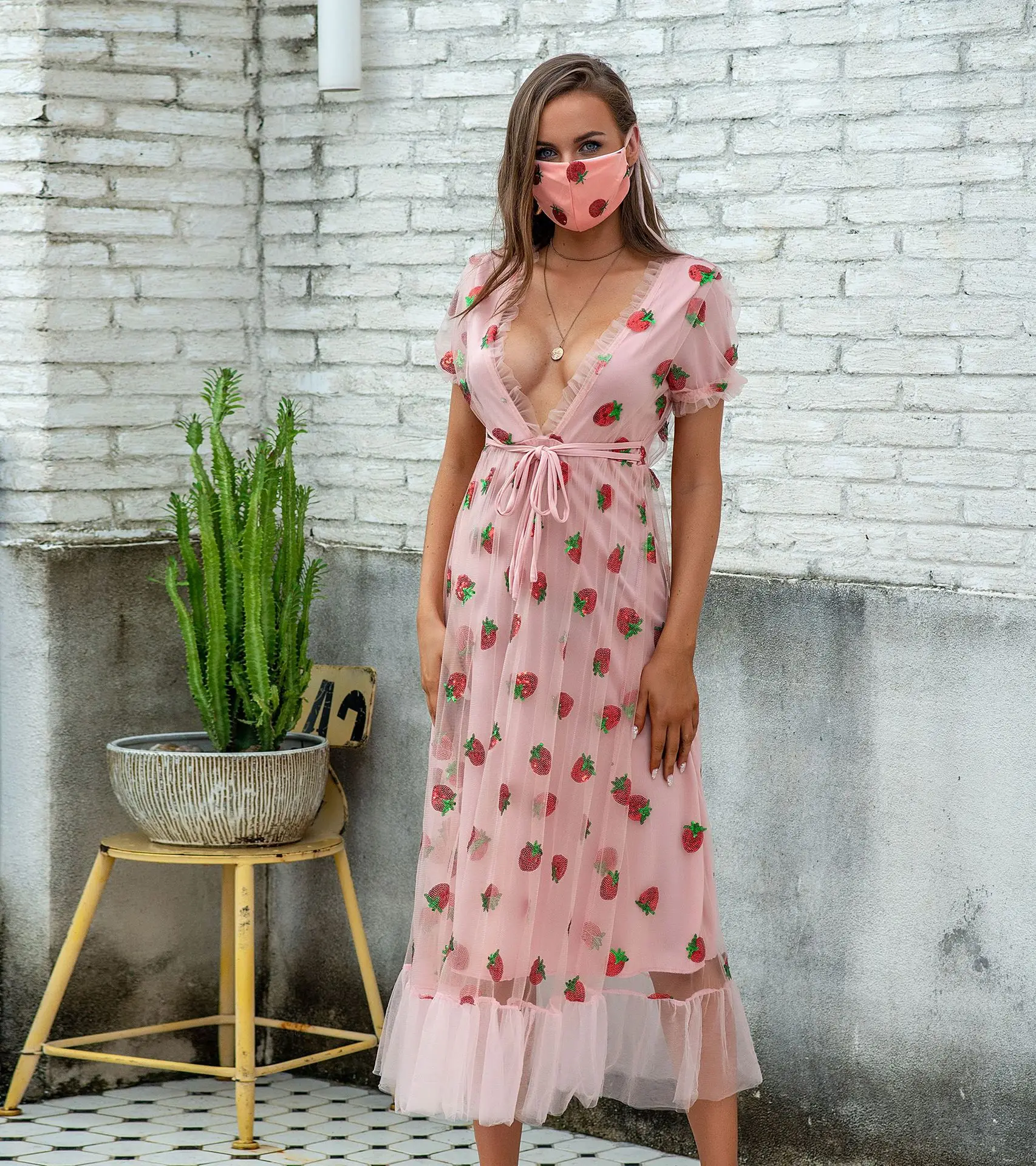 Summer Sequin Mesh Sweet Lolita Women Long Party Strawberry Dress High Waist Black Pink Tulle Maxi Dress Original Quality
Summer Sequin Mesh Sweet Lolita Women Long Party Strawberry Dress High Waist Black Pink Tulle Maxi Dress Original Quality