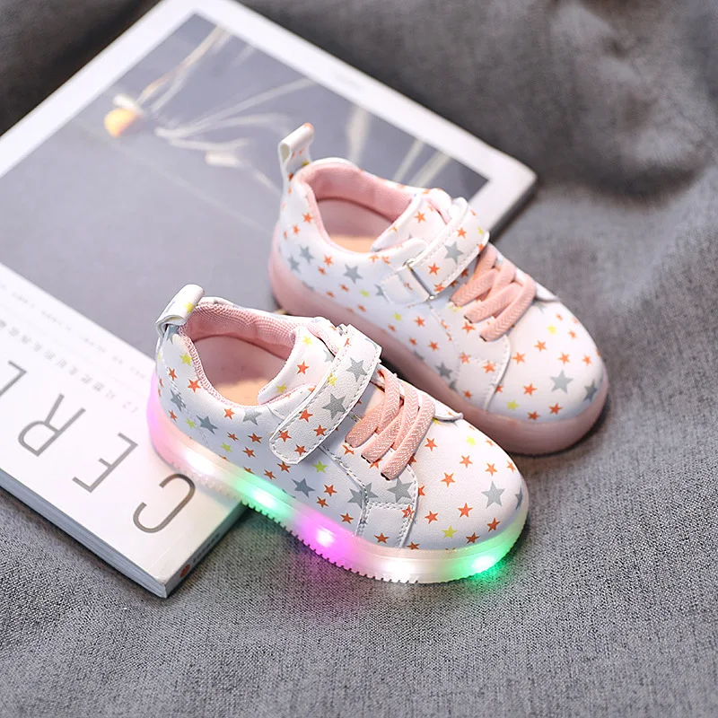 Low Top Children's Board Shoes with Light on White Start Sneakers for Boys and Girls Aged 1-3 Glowing Sneakers For Children
Low Top Children's Board Shoes with Light on White Start Sneakers for Boys and Girls Aged 1-3 Glowing Sneakers For Children