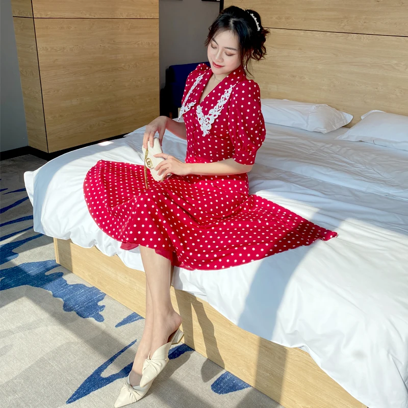 Women's Elegant Boho Polka Dot Midi Dress Slim Appliques Lacing Pleated Half Lantern Sleeve A-line Party Dress Bohemian Vestidos
Women's Elegant Boho Polka Dot Midi Dress Slim Appliques Lacing Pleated Half Lantern Sleeve A-line Party Dress Bohemian Vestidos