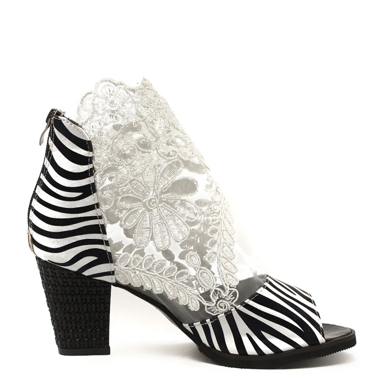 Sandals women 2021 new European and American rhinestone lace large size Roman shoes women sandalias mujer
Sandals women 2021 new European and American rhinestone lace large size Roman shoes women sandalias mujer