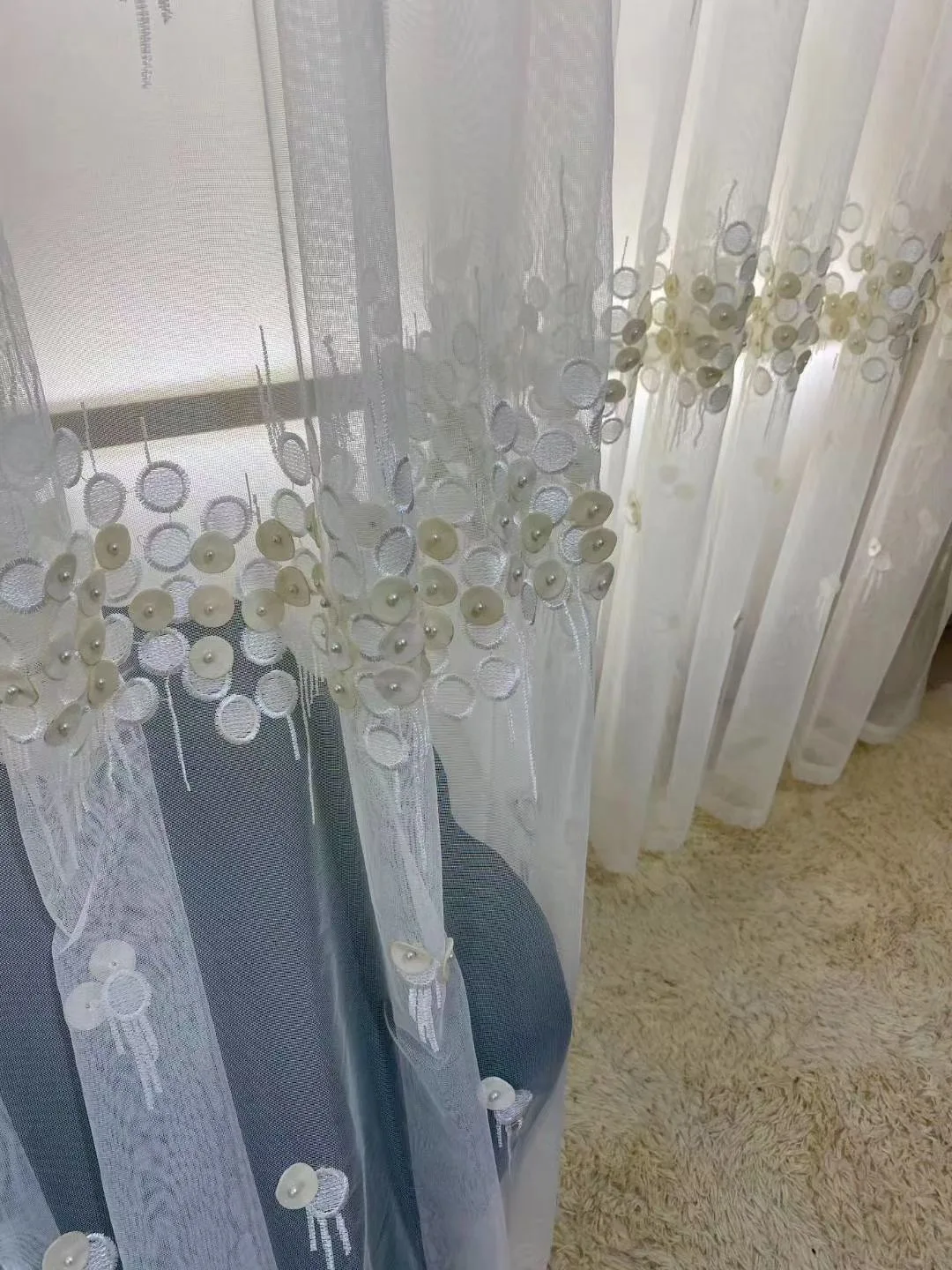 Europen Luxury Pearls Lace Curtain for Princess Room Embroidery Voile Drape Mesh Fabric Floral Sheer Curtain Living Room Window
Europen Luxury Pearls Lace Curtain for Princess Room Embroidery Voile Drape Mesh Fabric Floral Sheer Curtain Living Room Window