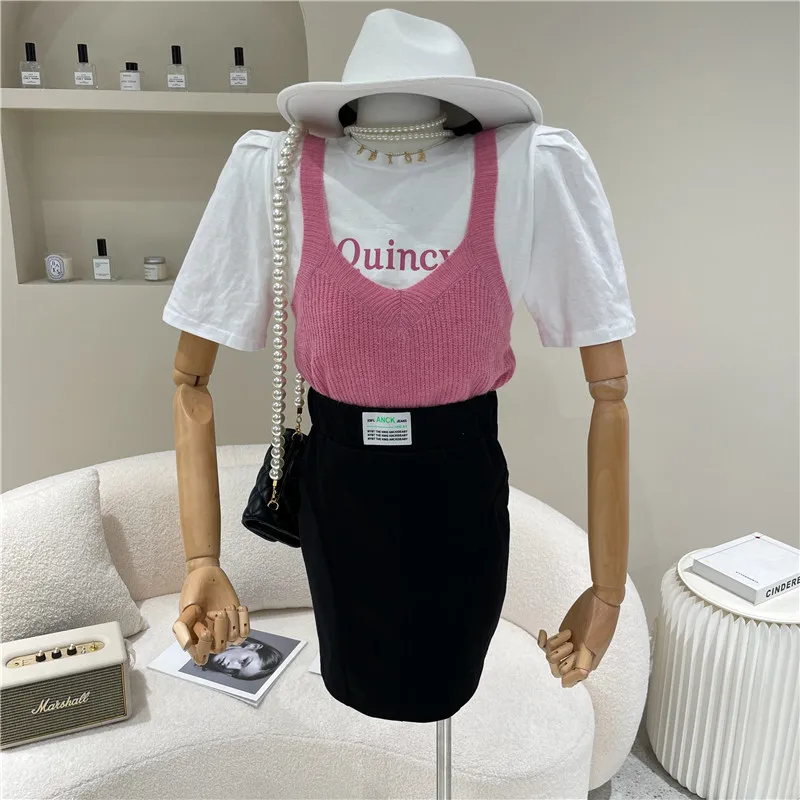 Niche Design Women's Summer 2021 Fashion Bubble Short Sleeve Design Letter Versatile T-shirt + V-neck Knitted Suspender Vest 
Niche Design Women's Summer 2021 Fashion Bubble Short Sleeve Design Letter Versatile T-shirt + V-neck Knitted Suspender Vest