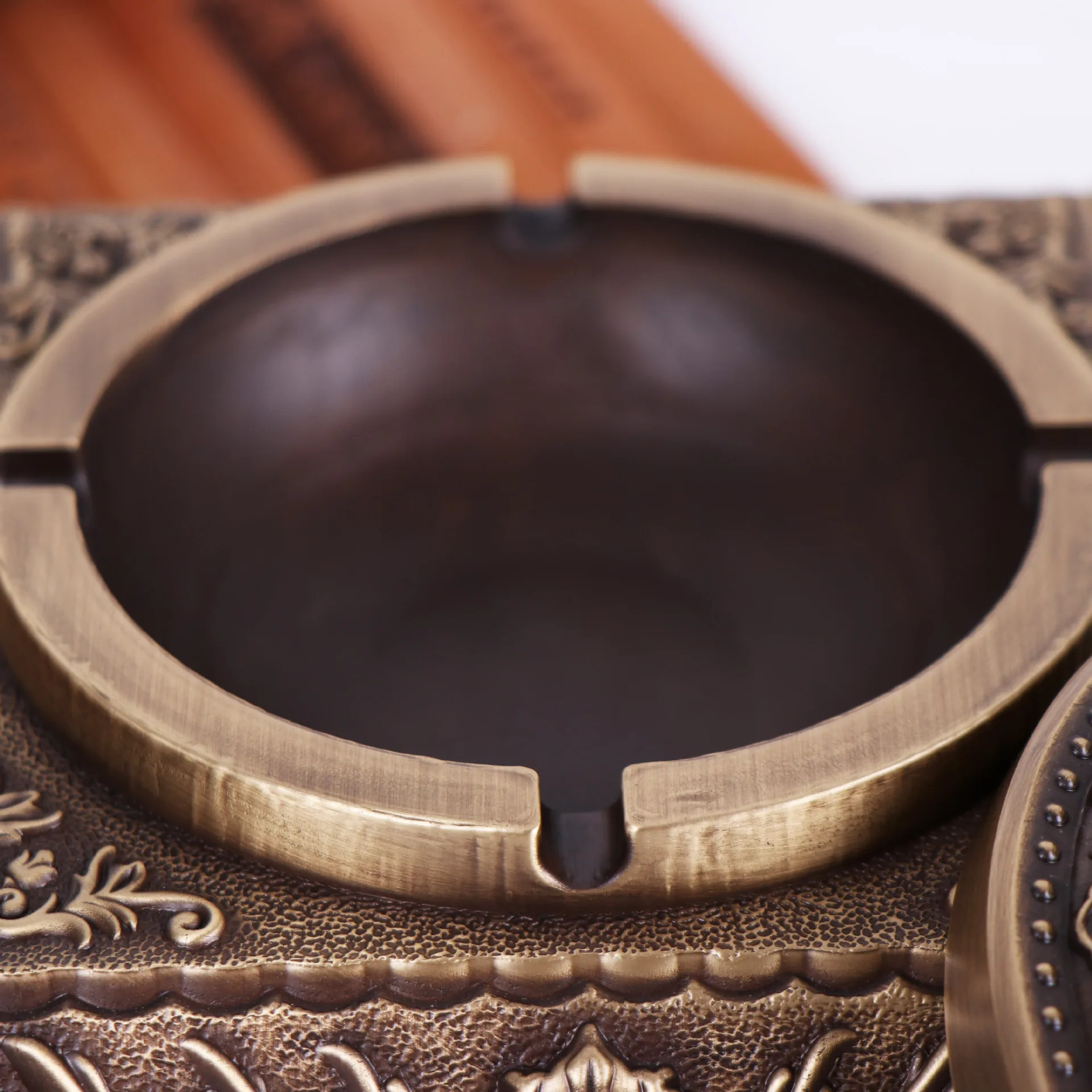 LAOJUNLU Pure Copper Ashtray Square Corner Ashtray Living Room Office Ashtray Decoration
LAOJUNLU Pure Copper Ashtray Square Corner Ashtray Living Room Office Ashtray Decoration