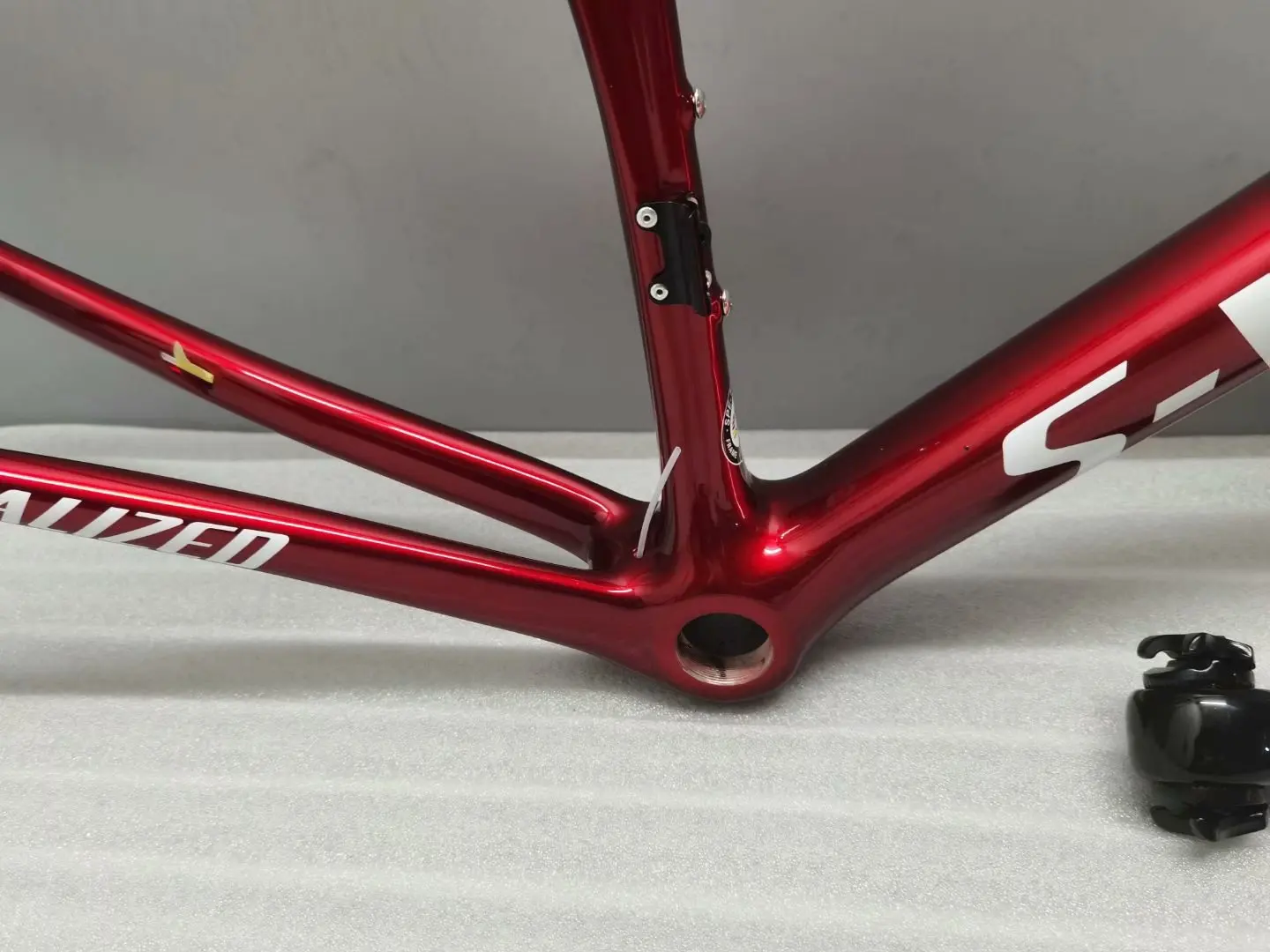 2020 New Listing S-W T1100 mold SL6 red color carbon road frame in Quickstep color rim brake or disc brake version road bike 
2020 New Listing S-W T1100 mold SL6 red color carbon road frame in Quickstep color rim brake or disc brake version road bike