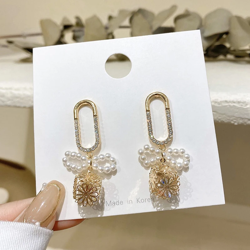 New fashion personality geometric hollow petal pearl earrings female temperament exquisite earrings
New fashion personality geometric hollow petal pearl earrings female temperament exquisite earrings
