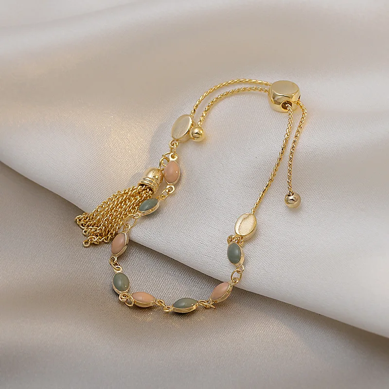 Retro geometric Metal Tassel bracelet for women trendy design Simplicity cuff bangles female elegant delicate charm bracelet
Retro geometric Metal Tassel bracelet for women trendy design Simplicity cuff bangles female elegant delicate charm bracelet