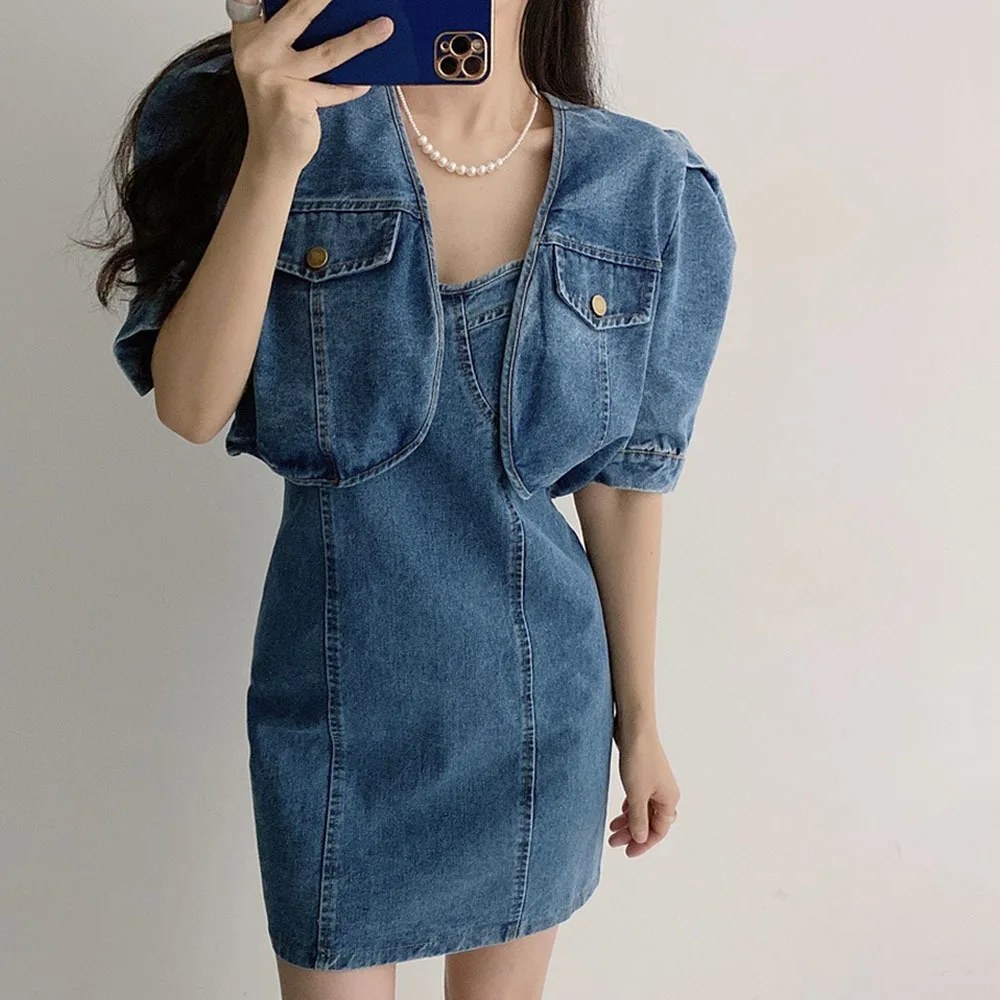 Женский костюм из двух предметов, короткая джинсовая куртка и сексуальное облегающее джинсовое платье на подтяжках, весна-лето 2021
Женский костюм из двух предметов, короткая джинсовая куртка и сексуальное облегающее джинсовое платье на подтяжках, весна-лето 2021