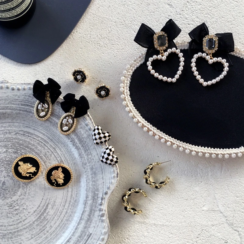 S925 needle Delicate Black Series Jewelry Earrings Elegant Vintage Temperament Bowknot Heart Drop Earrings For Women Gifts
S925 needle Delicate Black Series Jewelry Earrings Elegant Vintage Temperament Bowknot Heart Drop Earrings For Women Gifts