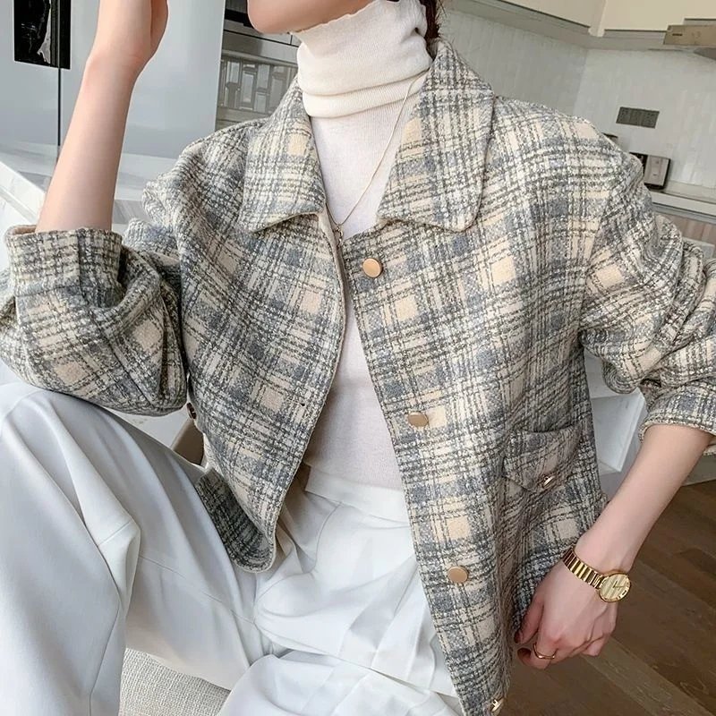 Double sided cashmere coat women's short 2021 new autumn and winter Plaid Wool Coat loose Korean wool cloth looks thin
Double sided cashmere coat women's short 2021 new autumn and winter Plaid Wool Coat loose Korean wool cloth looks thin