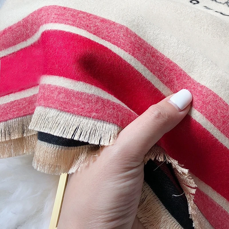 High-quality scarf made of imitation cashmere, a gift for a woman from a man to a woman
High-quality scarf made of imitation cashmere, a gift for a woman from a man to a woman