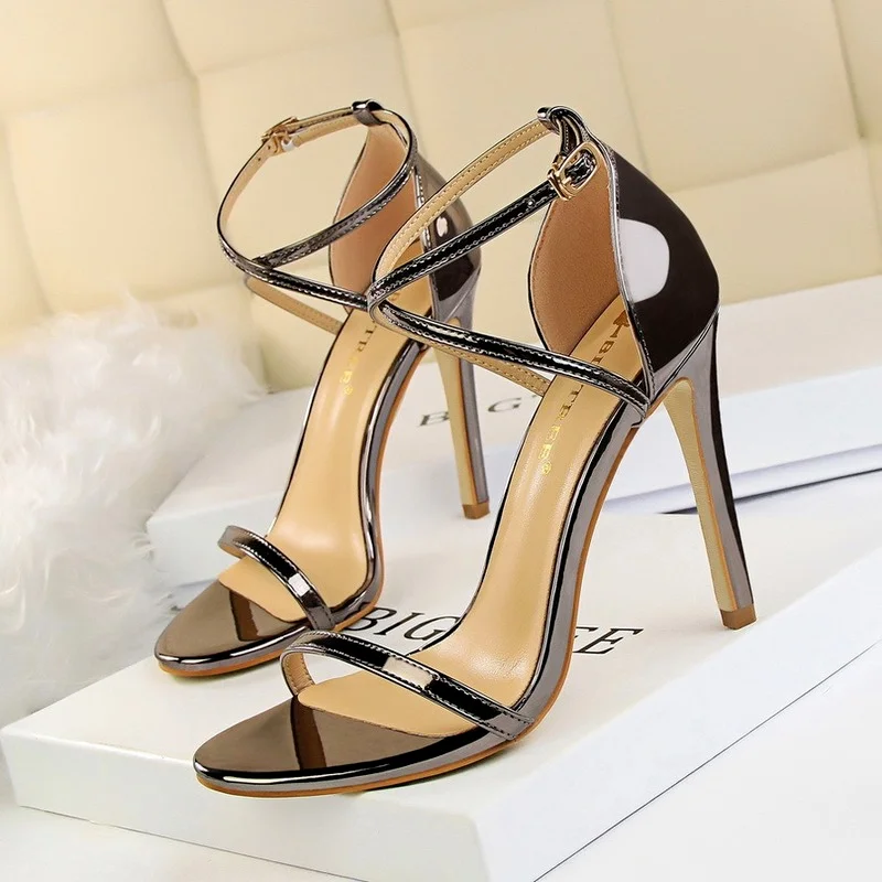 Fashion Sexy Nightclub Open Toe Metallic Cross Strap Stiletto High Heel Sandals Female Party Heels with One-line Straps
Fashion Sexy Nightclub Open Toe Metallic Cross Strap Stiletto High Heel Sandals Female Party Heels with One-line Straps