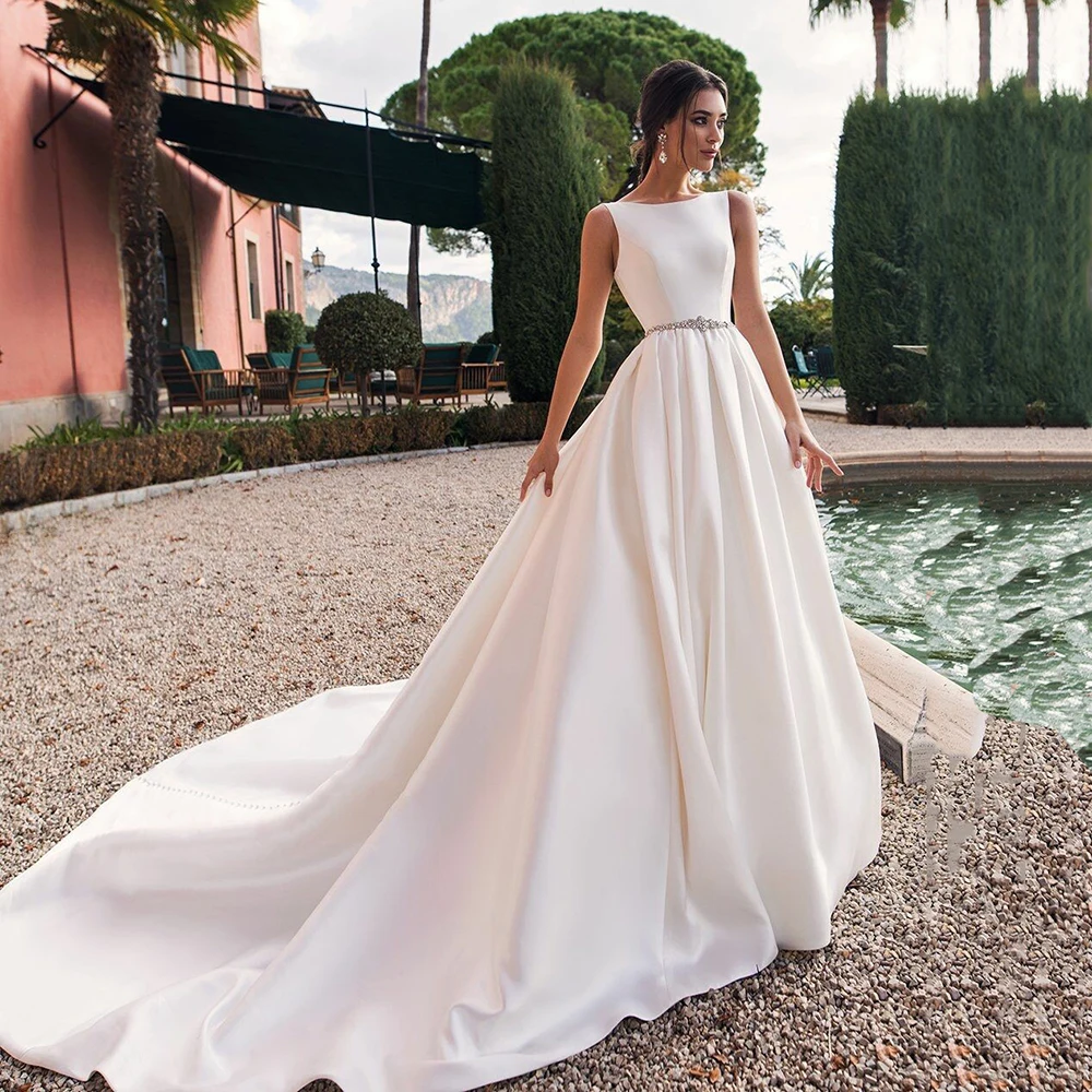 Simple Satin Wedding Gowns Scoop Neck with Beaded Belt Bridal Dress Custom Made Long Train Princess Wedding Dress vestido novia
Simple Satin Wedding Gowns Scoop Neck with Beaded Belt Bridal Dress Custom Made Long Train Princess Wedding Dress vestido novia